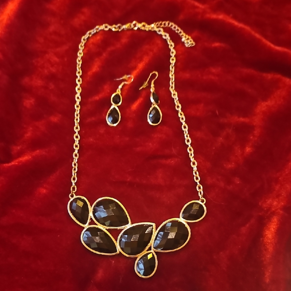 Elegant Black and Gold Jewelry Set